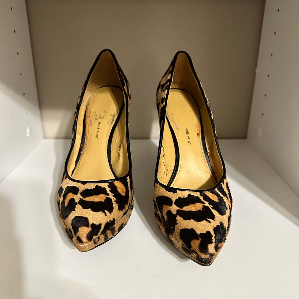 Leopard print textured heel